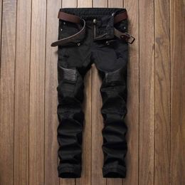 Livraison gratuite Men de haute qualité Pu Leather Jeans de conception décontractée Jeans Men Slim Denim Straight Rippepa 8804 240Y