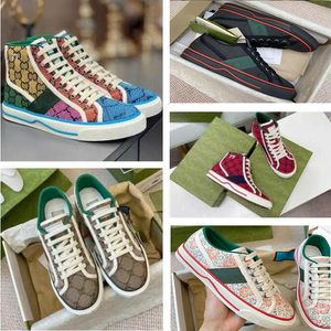 Zapatillas de deporte de diseñador Rhyton de alta calidad para hombre, zapatos informales para mujer, patrón de cuero de lona, suela de goma, zapatillas de deporte de vestir rojas y verdes
