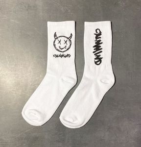 Haute Qualité Hommes Chaussettes Japonais Coton Dessin Animé Motif Hip Hop Style Respirant Mi Tube Chaussettes Planche À Roulettes Chaussettes Doux Longue Chaussette pour Hommes