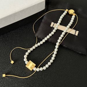 Hoge kwaliteit mannen vrouwen ketting designer merkbrief hanger 18k gouden koperen parel kettingen ketting voor bruiloft sieraden accessoires