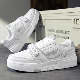 Hoge kwaliteit heren casual schoenen, veelzijdige zachte zool mode kleine witte student ademende tie-up sneakers 240223