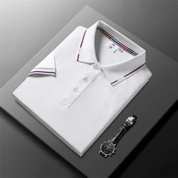 Couleur massive de haute qualité Shirt Mens Mens Casual and Fashionable Polo Homme Vêtements Top Summer Top 240428