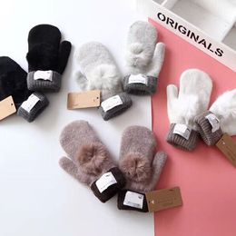 Hoge kwaliteit heren dames vingerloze handschoenen met haarbal Designer merk letterafdrukken Dikker warm houden Handschoen Winter buitensporten Puur katoenen accessoires