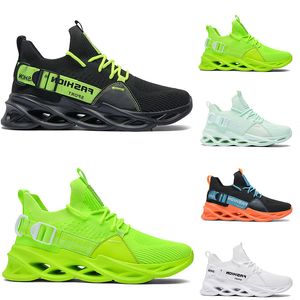 Haute qualité Hommes femmes chaussures de course triple noir blanc vert chaussure en plein air hommes femmes designer baskets sport formateurs grande taille 39-46 sneaker