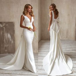 Hoogwaardige zeemeermin backless trouwjurken diepe v-hals bruidsjurken Sweep Train Satin Trumpet Robe de Mariée