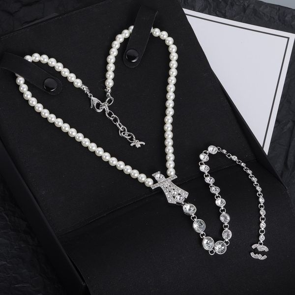 Collier de haute qualité Designer pour femme Or 18 carats Argent Marque de luxe Bijoux Titane Acier Lettre Collier Pendentif Collier Chaîne pour les amoureux Cadeau de fête de mariage