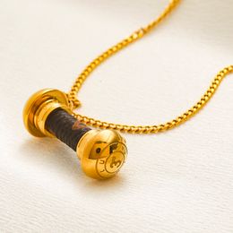 Collier de haute qualité Designer Pendentif Marque Lettre Femmes Faux Cuir En Acier Inoxydable Tideway Collier Bijoux Hommes Femmes Mariage Cadeaux De Noël Bijoux