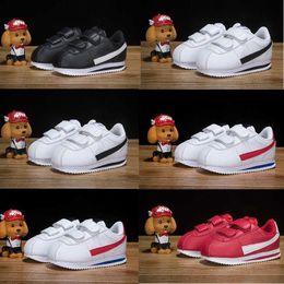 Hoge kwaliteit pasgeboren baby Cortez loopschoenen voor kinderen Leer Zwart Wit Rood Kinderen Peuter Casual Trainers Jongen Meisje Sneakers Td Babymaat 22-35