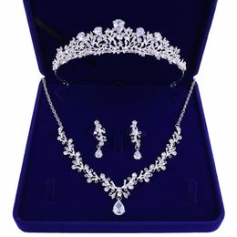 Nueva corona de novia de alta calidad, tiara, collar de circonio de tres piezas, pendientes, boda de cumpleaños de princesa con accesorios femeninos, regalo 230S