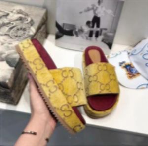hoogwaardige nieuwe dames klassieke slippers luxe designer schoenen canvas rubber niet-slip opgeloste sandalen vrije tijd mode strand slippers maat 35-44