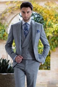 Alta calidad, un botón, gris claro, novio, esmoquin, pico, solapa, hombres, trajes, 3 piezas, boda / baile de graduación / cena, chaqueta (chaqueta + pantalones + chaleco + corbata) W458