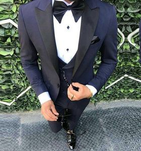 Hoge Kwaliteit One Button Navy Blue Groom Tuxedos Peak Revers Mannen Past Huwelijk / Prom / Diner Beste Man Blazer (jas + Broek + Vest + Tie) W401