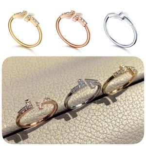 Hoogwaardige open dubbele T -ring sieraden vrouwen diamant shell liefde bruiloft roze gouden klassieker