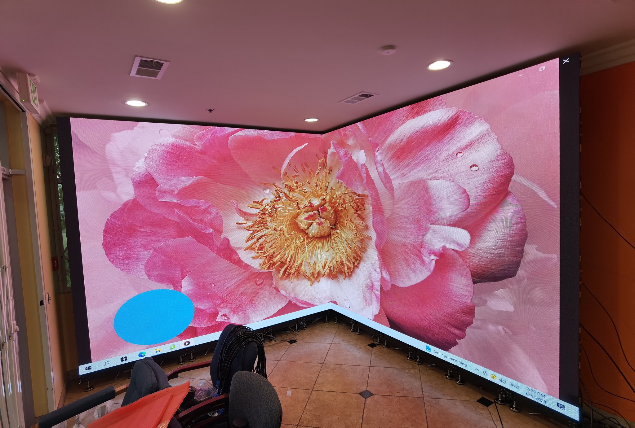 High Quality P4.81 Led Display led wall indoor Video Screen 500*1000mm Rental Led Cabinet Display Panel