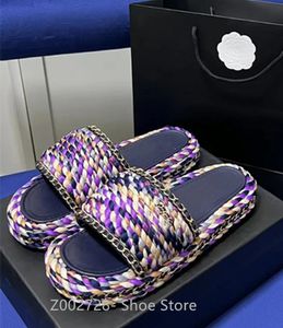 Sandales de haute qualité pour hommes et femmes Chaussures de designer luxueuses Brand Slippers Chain Metal Hemp Corde tissée Chaussures de plage moyens Haulles de semelle épaisses