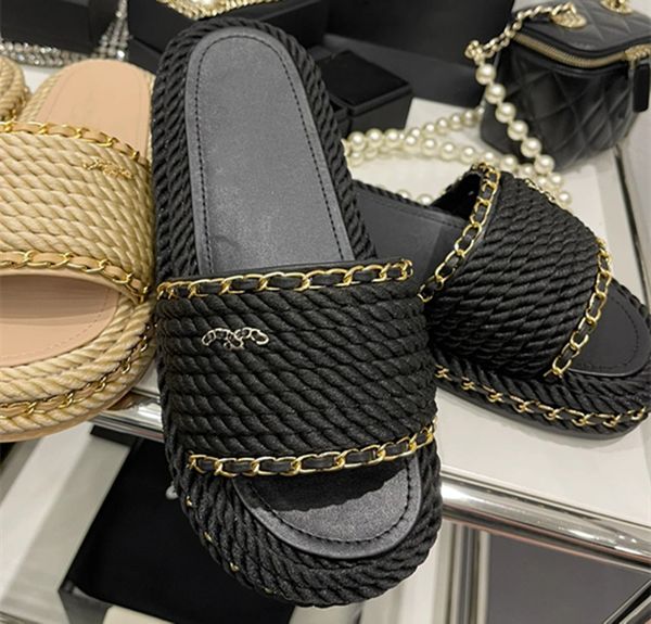 Sandales féminines parisiennes de haute qualité Luxurious Designer Brand Slippers Chain de métal Chaussures de plage tissée à la main