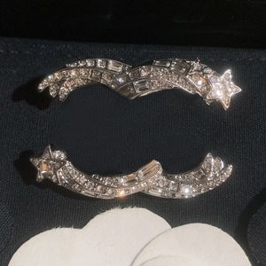 Broches de haute qualité broches broches broche femmes marque de créateur lettre broches perle cristal or argent cuivre plaqué femme accessoires pour dîner
