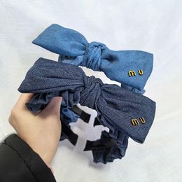 Hoge kwaliteit geplooide denim boog hoofdband Nieuwe dames klassieke luxe hoofddeksels Retro ontwerper Exquise cadeau hoofdband Winter gezicht wassen make-up hoofdband