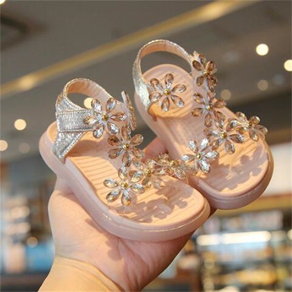 Haute qualité princesse chaussures 2022 été nouvelles filles cristal sandales gelée bas bout ouvert dames chaussures plates mode semelle souple antidérapant résistant à l'usure sandale