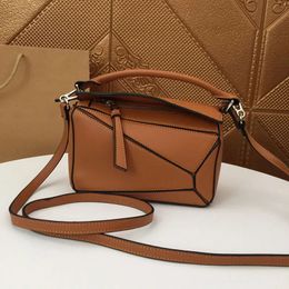 Sac fourre-tout de haute qualité pour le sac à main de créateur de femmes sac en cuir authentique sac crossbody marron puzzuess géométrique motif de luxe sac à bandoulière classique contraste