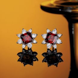 Haute qualité S925 argent exquis rubis flocon de neige lumière luxe Zircon boucles d'oreilles femmes populaire romantique oreille bijoux cadeau