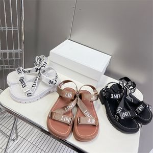 Sandalias de alta calidad Diseñador de zapatillas de lujo para mujeres Sandalias planas de piel de cuero marrón marrón y negro Beach Beach