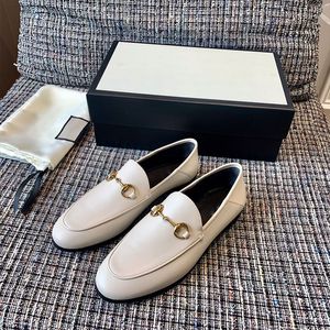 Zapatos de diseñador de alta calidad, mocasines de diamantes 23s, zapatos negros de tacón plano para mujer, zapatos lefu de cuero y mocasines versátiles para banquetes, zapatos Push en tamaño de caja 35-41