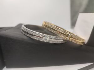 Diseñador de plata de alta calidad Brazalete de oro macizo Pulsera de lujo Perforación completa Marca Moda Joyería de diamantes clásica para hombres Mujeres Fiesta Accesorios de boda elegante