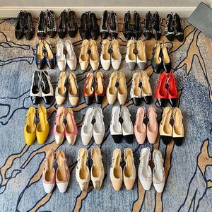 Sandale de haute qualité Sandales en cuir Sole Bloc de gros morceaux talons appartements Circular Toe's Women's's Dreigners Robe Bureau Chaussures Factory