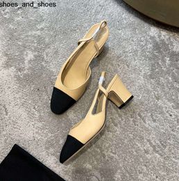 Sandalias gruesas de Slingback de alta calidad tacones de bloques gruesos Pisos Tontos circulares Diseñadores de lujo de lujo de cuero