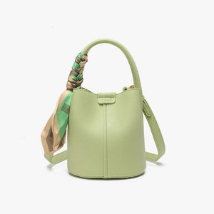 Sac de godet en cuir souple de haute qualité pour la nouvelle tendance de l'été pour femmes, les femmes cross-body de la populaire panier de légumes de cette année