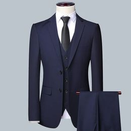 Contrôle de couleur unie de couleur solide de haute qualité Mentes Business Formal Costume 32 Business Suit Naridegroom and Man 240420