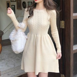 Hoge kwaliteit lente herfst gebreide trui jurk vrouwen A-lijn effen taille vestidos elegante Koreaanse mini jurken 210514