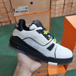 Scarpe da uomo primaverili di alta qualità sneaker di design di lusso abbinate a pelle bovina bianca opaca con suola dello stesso colore taglia 38-45 mkjkk00007