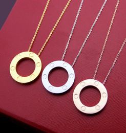 Hochwertige Liebhaber-Anhänger-Halskette aus Edelstahl mit 18 Karat vergoldeten Designer-Halsketten mit 3 Diamanten für eine Schraubhochzeit oder besondere Anlässe3965446