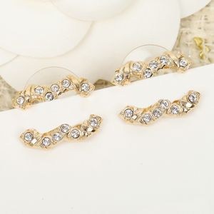 Haute Qualité Goujons Designer Boucles D'oreilles Design Marque Lettre Stud Femmes Bijoux De Mariage Cristal Perle Boucle D'oreille Cadeaux D'amour Couple 925 Argent Cuivre Accessoires De Mode