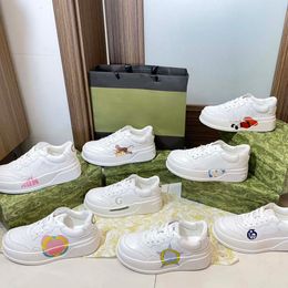 Baskets à la mode de style de haute qualité, chaussures en cuir blanc, chaussures décontractées à motif classique, chaussures sales pour hommes et femmes, chaussures de sport de marche imprimées en coquille,