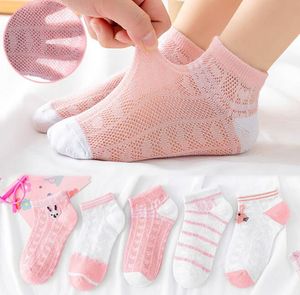 Chaussettes d'été de haute qualité pour enfants Chaussettes en maille pour bébé nouveau-né 4 tailles Chikldren Chaussettes de cheville de bande dessinée Toddler Infant Kids Boy Girls Cotton Crew Chaussettes