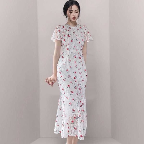 Vestido de diseñador de pasarela de verano de alta calidad para mujer vestido de encaje con estampado de cerezas blancas temperamento cola de pez 210531