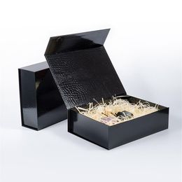 Hoogwaardige dikke kapbord vouwen rigide doos cadeaubrak magnetische sluiting verpakking voor kleding cosmetic246d