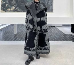 Cardigan tricoté à revers en velours arctique pour femme, manteau épais et chaud de haute qualité, Vintage occidental, motif Navajo, long pompon, 2024