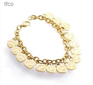 Hoogwaardige trendmerk Titanium staal Gold Rose Sier hartvormige armband voor vrienden Party en Fashion Cadeau