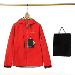 Alta calidad de moda ropa deportiva de viaje patrón de pájaro moda rojo con capucha chaquetas de mujer primavera otoño impermeable a prueba de viento casual cálido hombres abrigos