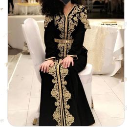 Hoge kwaliteit velours Marokkaanse Kaftan avondjurken lange mouwen Goud Appliques A-lijn Moslim Arabië Prom-jurken Islamitische kleding