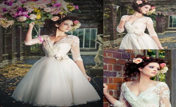 Haute qualité Vintage robes de mariée courtes col en V 34 manches fleur ceinture dentelle Tulle longueur de thé ALine robes de mariée sur mesure Made1386636