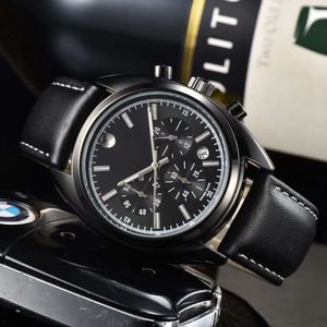 Watch de haute qualité 2023 Imitation Fashion Platform Quartz Watch Running Watch Silicone Watch tactile Touch Quartz Mouvement de quartz
