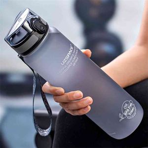 Bouteille d'eau de haute qualité 500ML 1000ML Un portable étanche gratuit pour les bouteilles de boisson Sports Gym Eco Friendly 210908