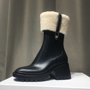 Bottes d'hiver de haute qualité Femmes Betty Bottes Pvc Caoutchouc Plate-forme Beeled Genou-haute Haute Pluie Botte De Neige Noir Imperméable Welly Chaussures Chaussures De Pluie En Plein Air Hautes