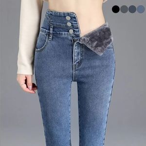 Pantalones vaqueros ajustados cálidos de cintura alta de lana gruesa de invierno de alta calidad, pantalones de tubo con botones elásticos para mujer, pantalones vaqueros de terciopelo informales para mamá 240202