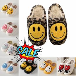 Zapatillas con carita sonriente de alta calidad para mujer, zapatos suaves de piel sintética esponjosa con cara sonriente para el hogar, toboganes de interior y exterior para mujer